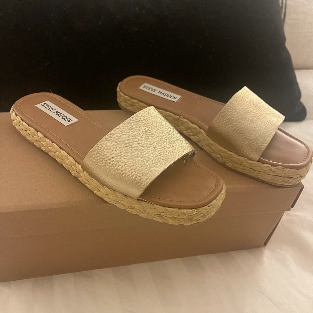 Steve Madden Gloriana size 6 espadrille sandal in gold.